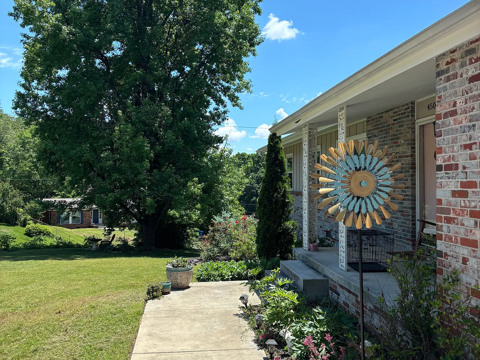 3 bed, 1200 sqft, $2,700 — Photo 2