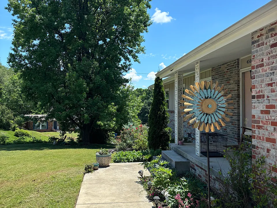 4509 Cloverdale Loop