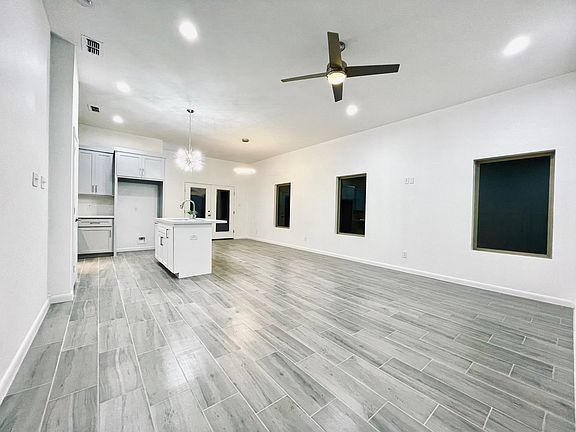 5th image of 1424 Los Estribos Dr