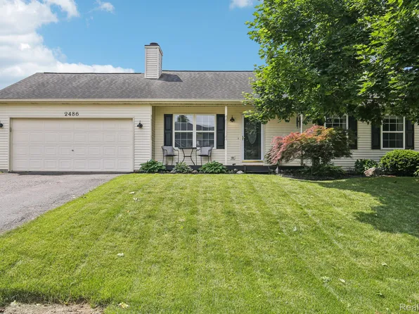 2486 Pinecone Dr, Howell, MI 48843