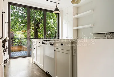 Rented by Dixon Advisory USA Inc.