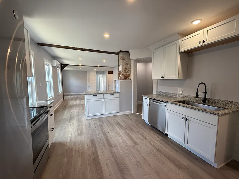 176 Church St #2 — Photo 7