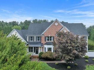 4 Tiger Brook Ln, Chester, NJ 07930