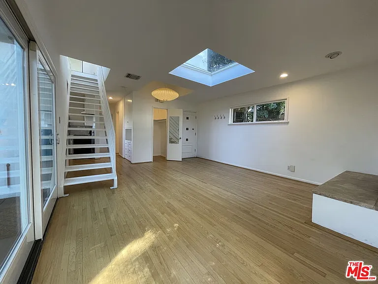6216 Temple Hill Dr — Photo 7