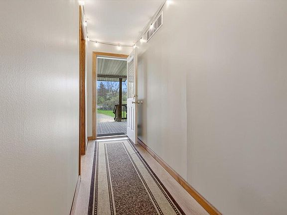 3rd image of 6475 Center Rd