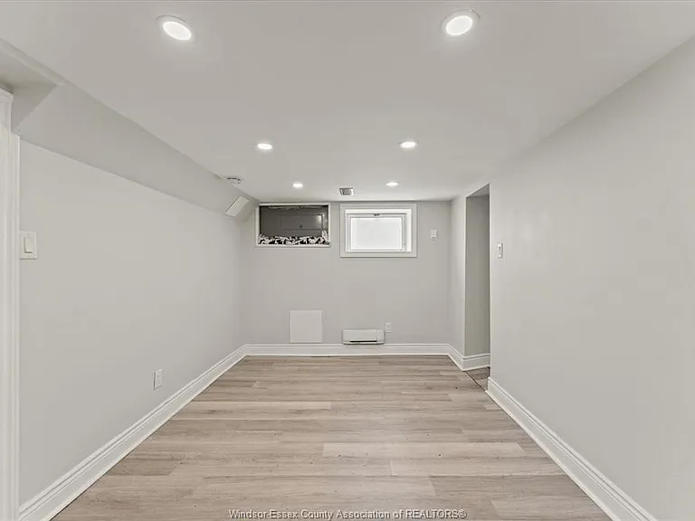 972 Wellington Ave #LOWER — Photo 9