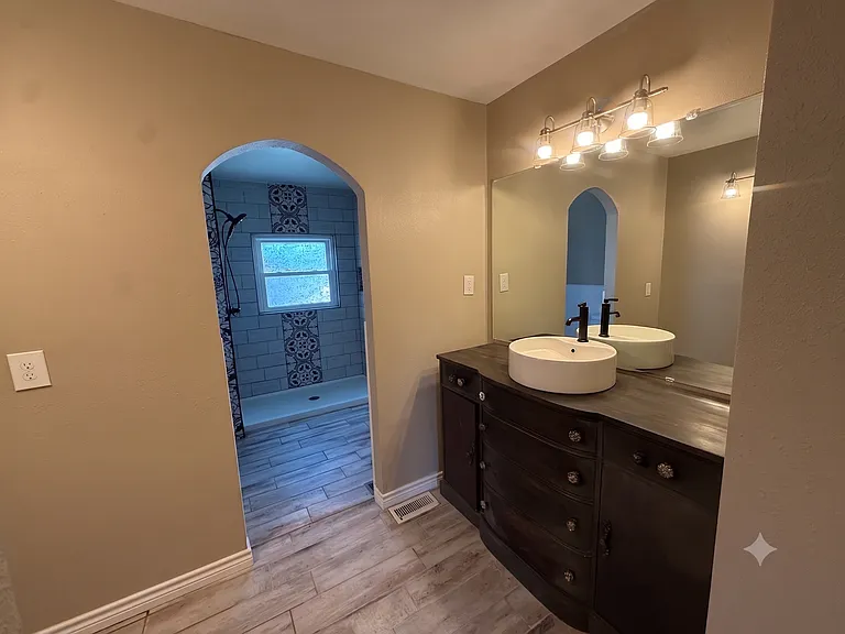 223 W Avenue J — Photo 8