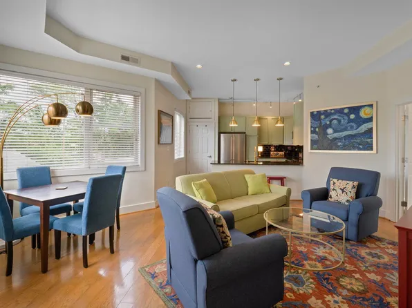 215 5th St APT 2B, Charlottesville, VA 22903