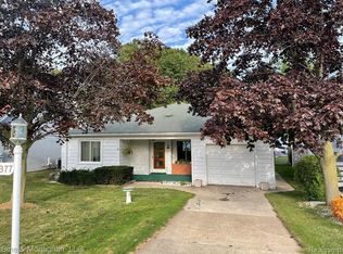 1377 Oakland Ave, Saint Clair, MI