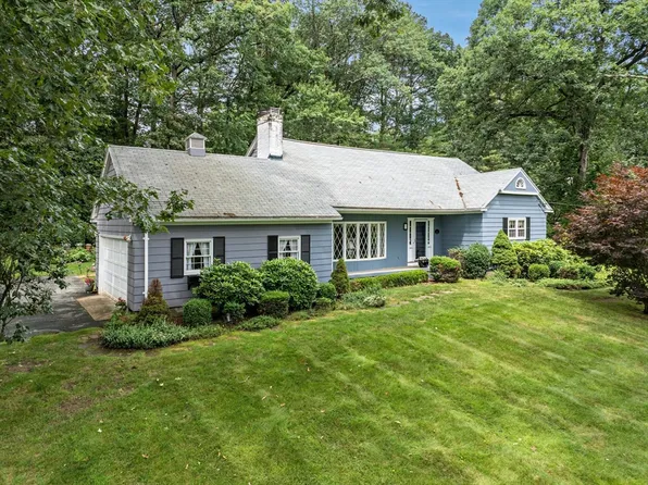 41 Brookside Dr, Wilbraham, MA 01095