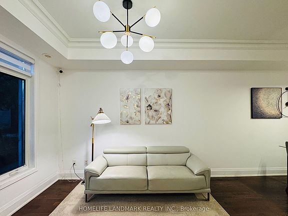 4th image of 7 Oakburn Cres #15