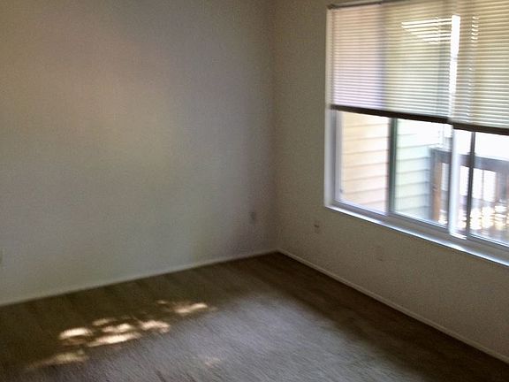 2nd image of 1435 SE Oak St APT 27