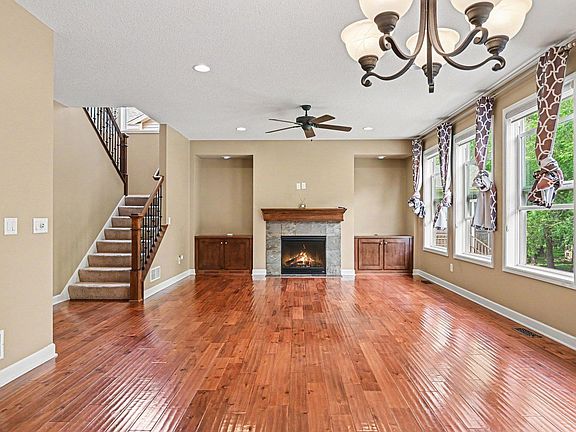 4th image of 12581 Zumbrota St NE