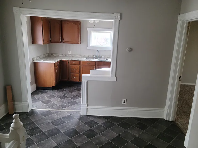628 State St #2 — Photo 5