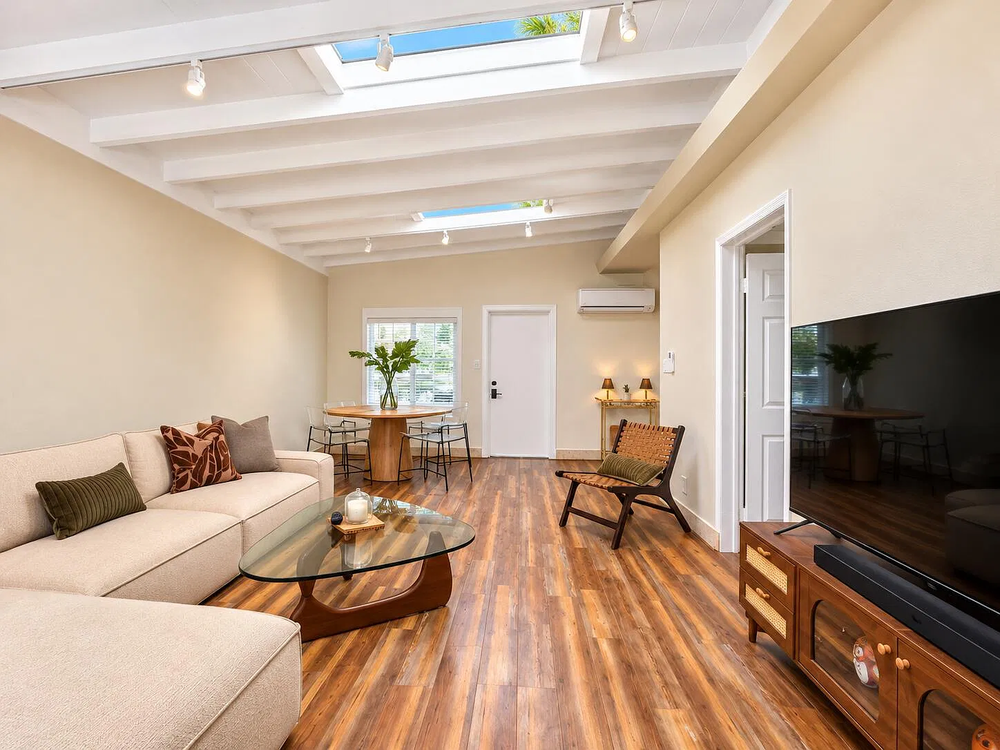 3 bed, 2.5 bath, $6,000 — Photo 4