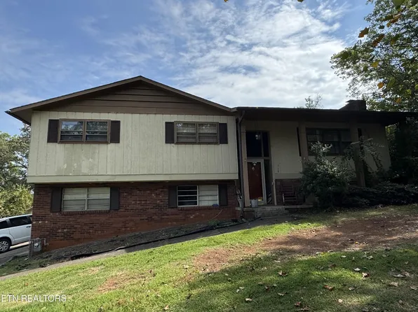 718 Greenwich Dr, Maryville, TN 37803