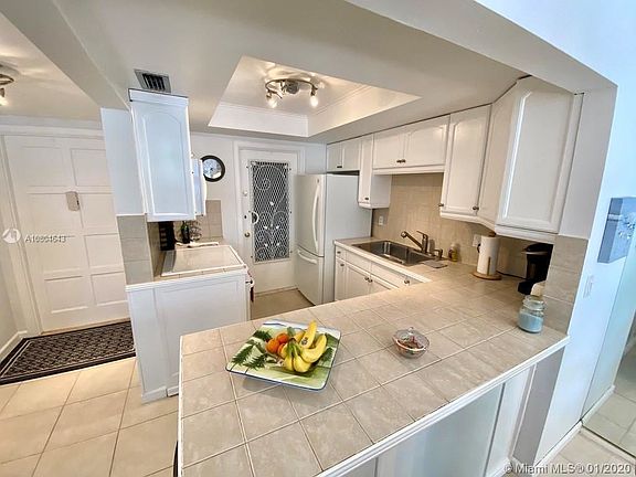 4th image of 1101 Hillcrest Ct APT 203