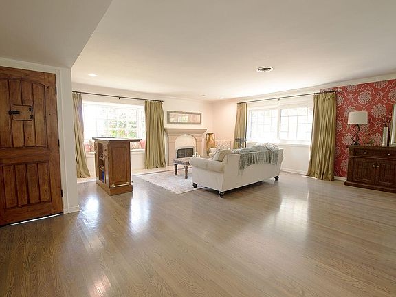 4th image of 3649 Sapphire Dr