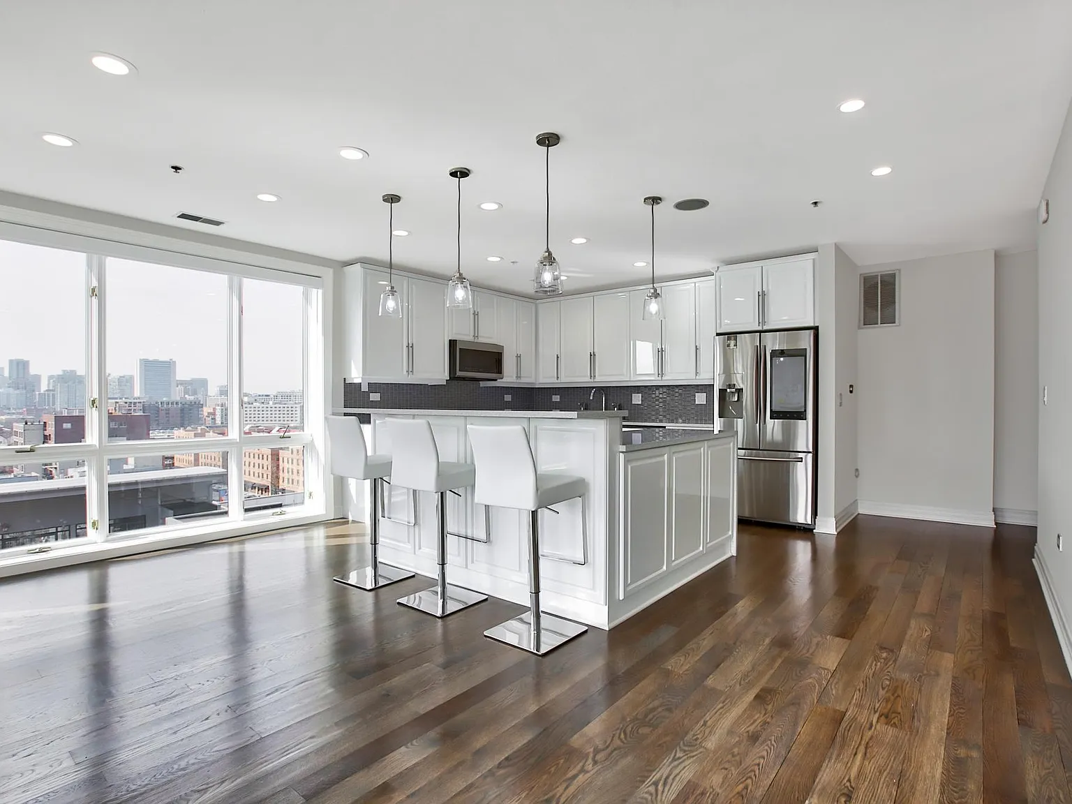 3 bed, 3300 sqft, $8,750 — Photo 4