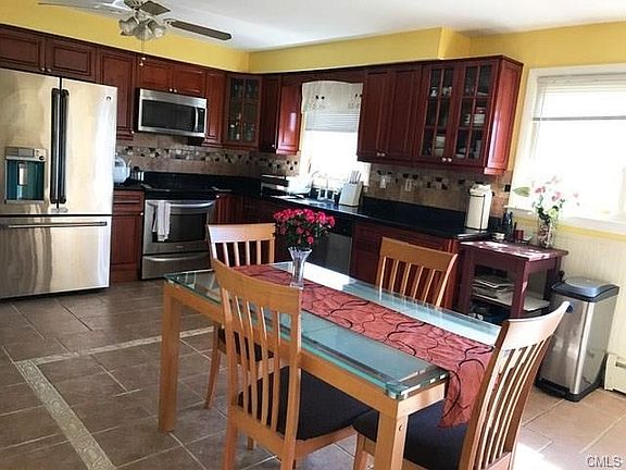UPDATED KITCHEN WITH GRANITE COUNTERTOPS AND STAINLESS STEEL APPLIANCES