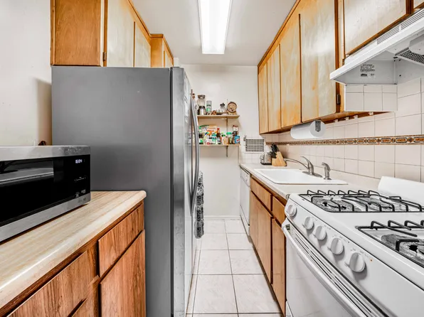 52-30 39th Drive image 5 of 16