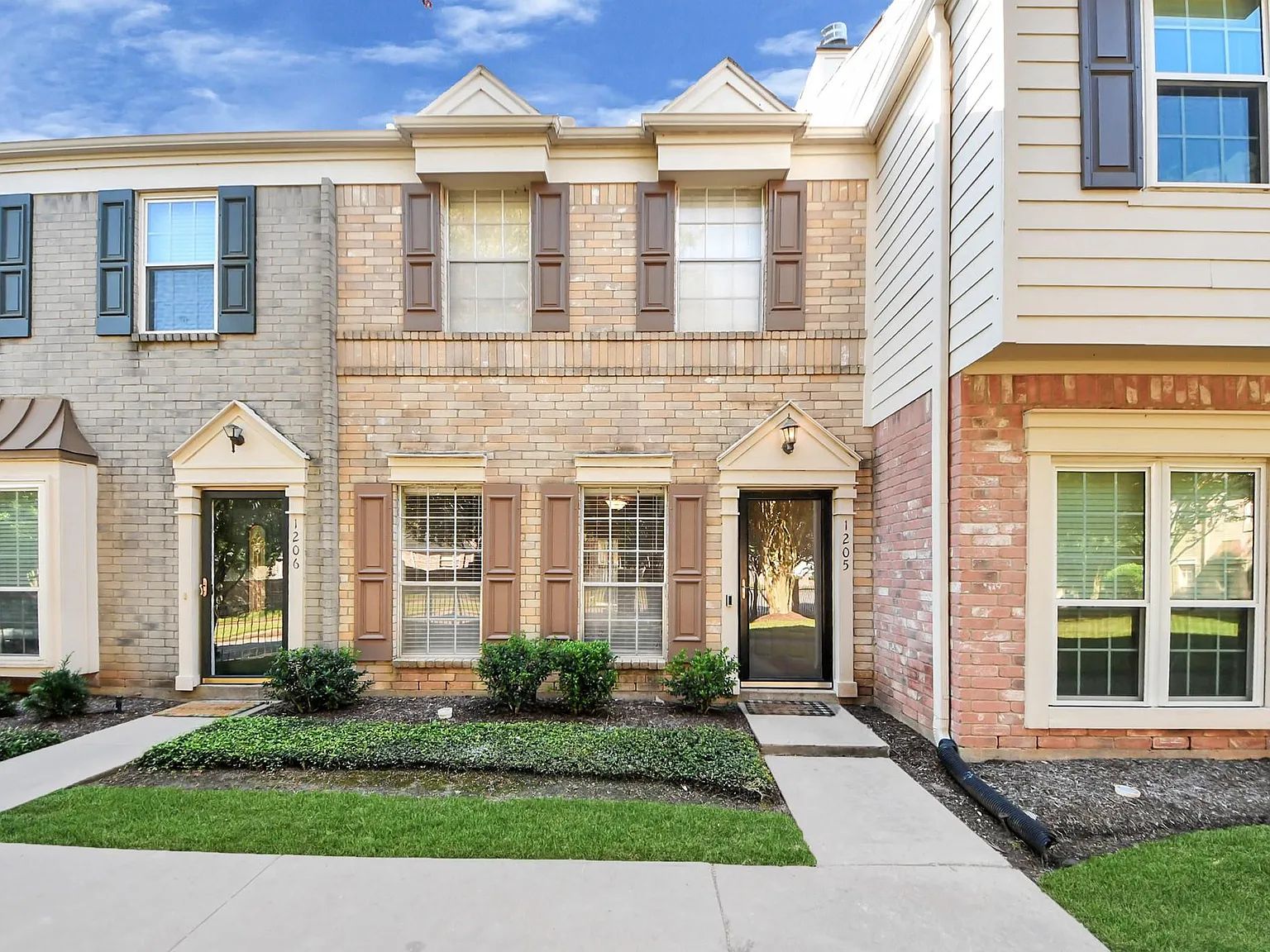 2 bed, 2.5 bath, 1152 sqft, $1,895 — Photo 2