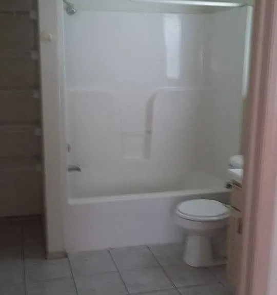 212-214 Southwinds Rd — Photo 3