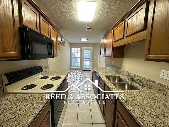 3rd image of 6828 Meadow Chase Ln