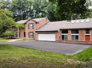 28680 W Twelve Mile Rd, Farmington Hills, MI 48334