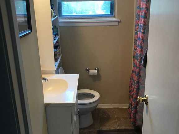 5th image of 1903 Dahlia Cir