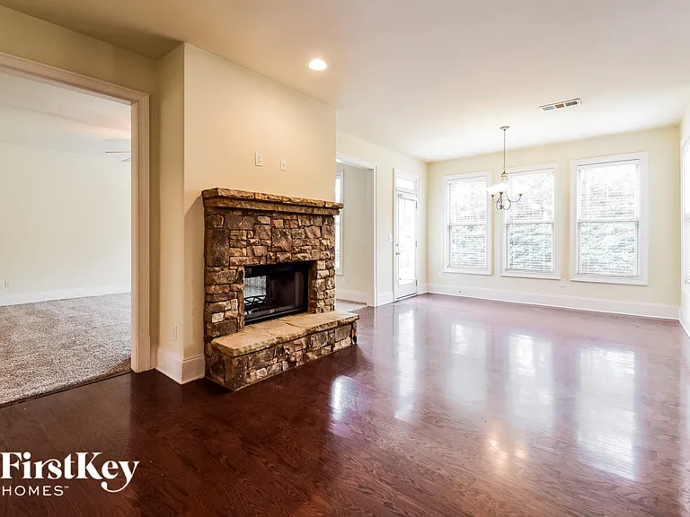 1068 Parkmist Dr — Photo 2