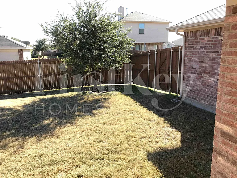 1218 Jewell Ln — Photo 16