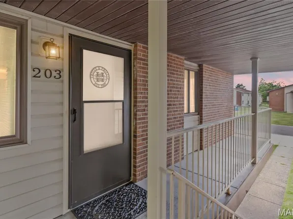 120 Suppiger Ln APT 203, Highland, IL 62249