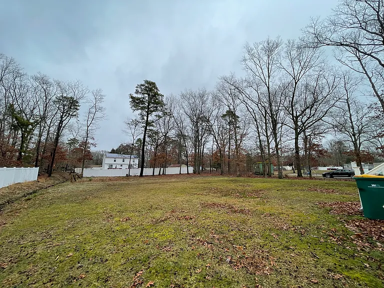 259 E Oakbourne Ave — Photo 2
