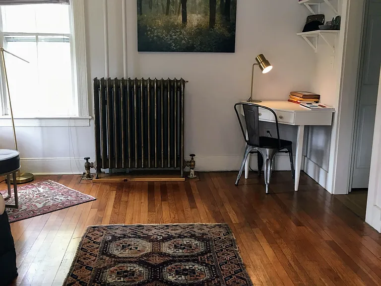 305 Utica St — Photo 1