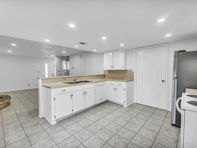 4010 Cima Serena Dr #B — Photo 7