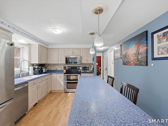4th image of 393 Forsyth Road