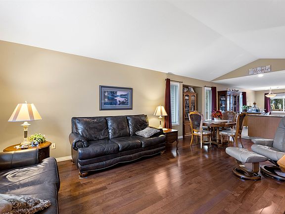 4th image of 2185 Invermere Pl