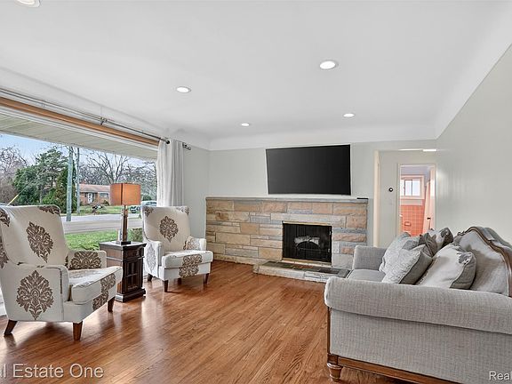 5th image of 28491 Bayberry Rd