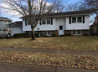 2339 Avalon Dr, Bettendorf, IA