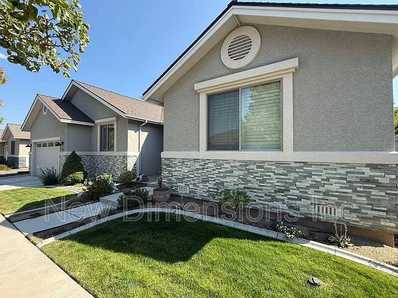 3 bed, 2.0 bath, 2094 sqft, $2,950 — Photo 4