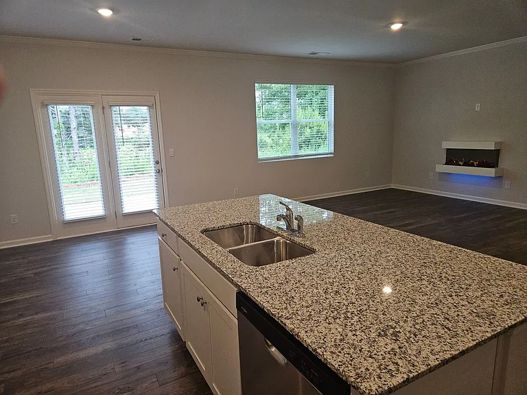 306 Thompson Ridge Ln — Photo 5