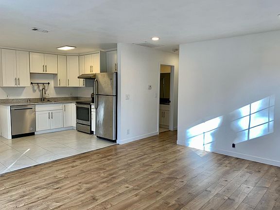 3rd image of 916 Gretchen Ln