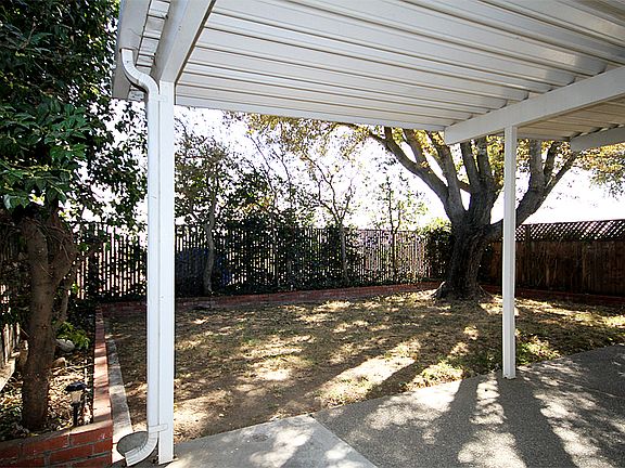 4th image of 729 Del Oro St