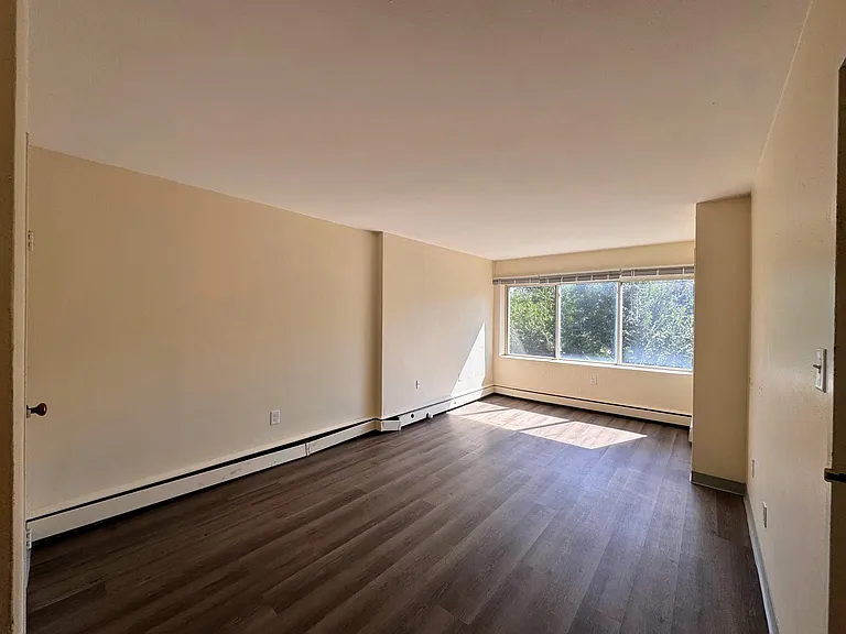 427 4th St SE #306 — Photo 5