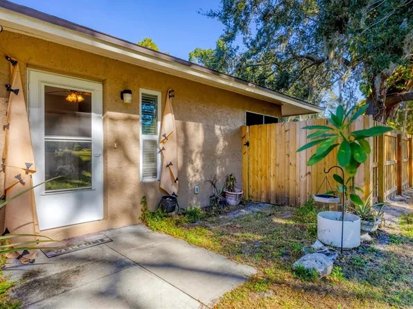2703 Forest Knoll Dr #B, Sarasota, FL 34232