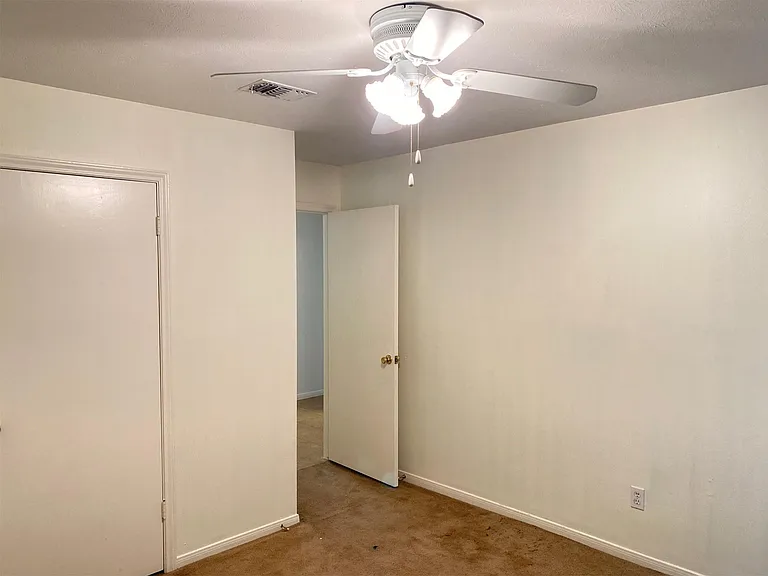 2733 Davis Ave — Photo 24