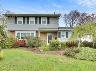18 Saratoga Dr, Manalapan, NJ 07726
