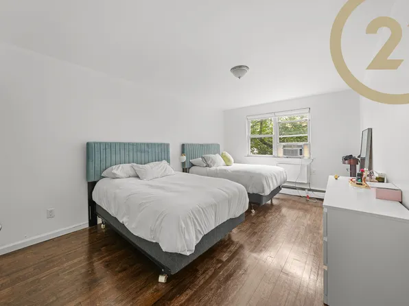 1489 East 10th Street image 15 of 22