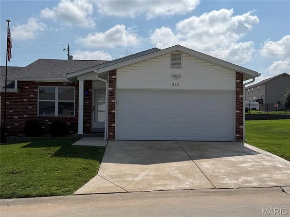 962 Windstream Dr, Saint Peters, MO 63376